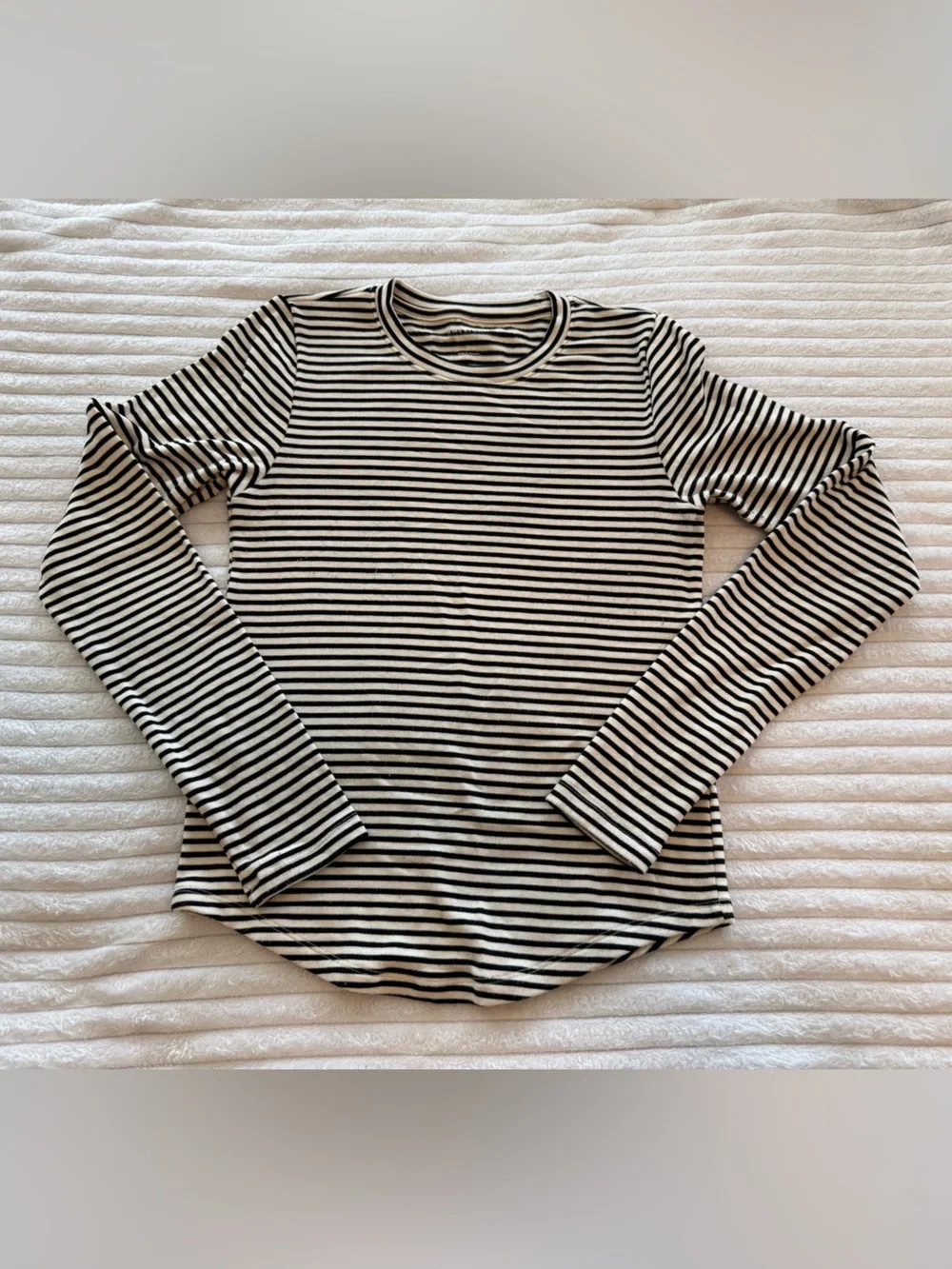 American Eagle Outfitters Black and White Striped Long-Sleeve Tee